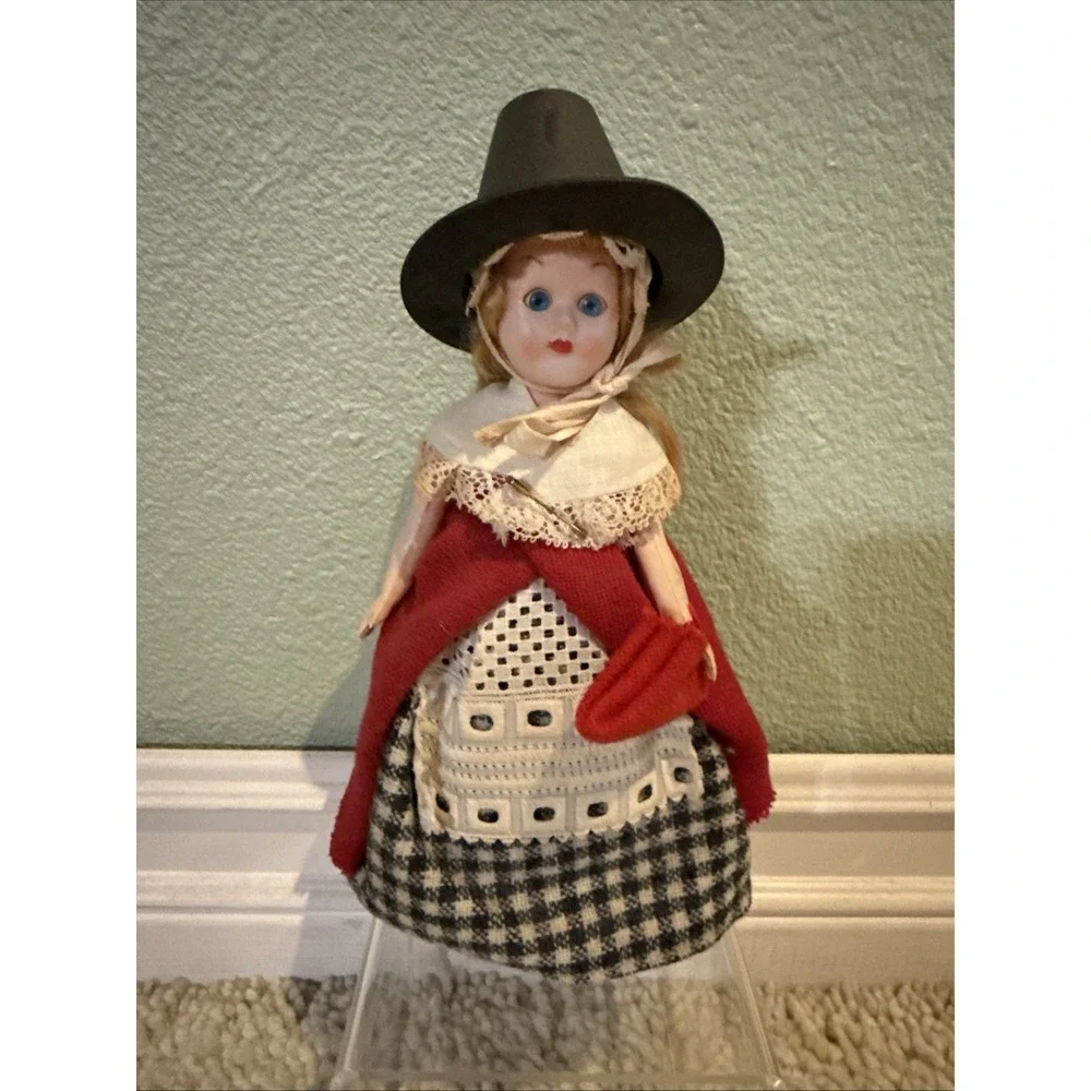 Antique Welsh Doll Eyes Close When On It's Back Excellent Condition